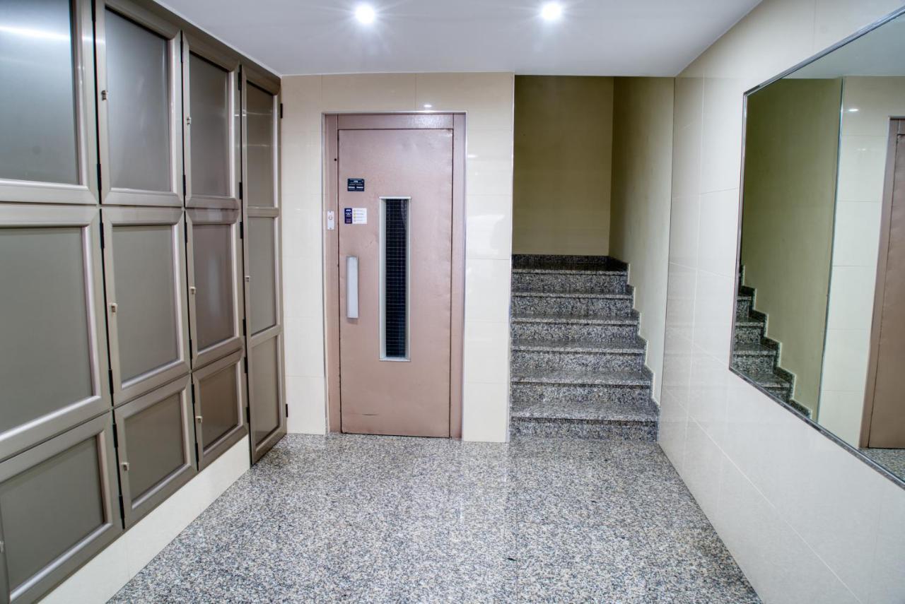 Apartamento Muy Amplio, Con Wifi Y A 12 Minutos Del Centro Gijón Eksteriør bilde
