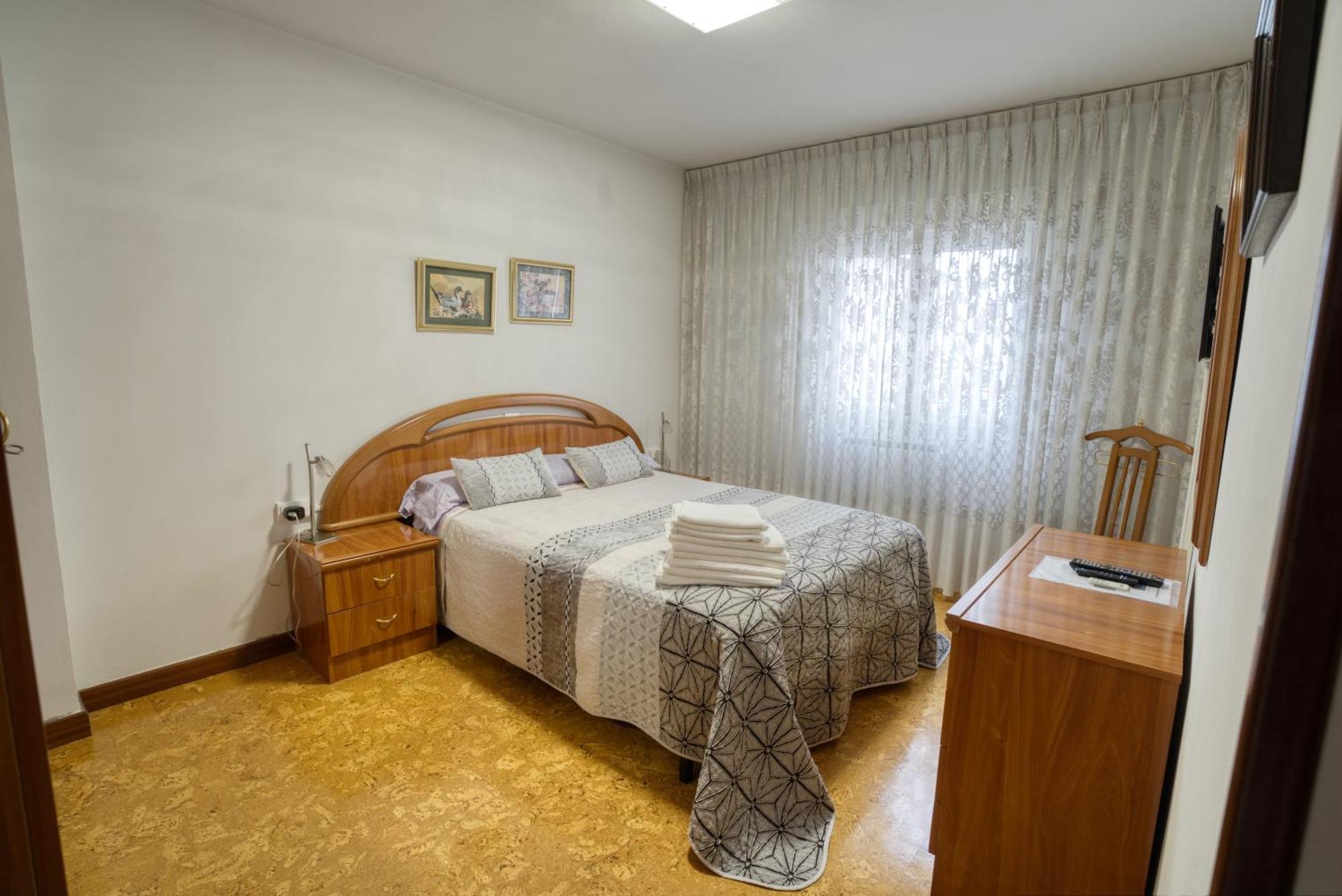 Apartamento Muy Amplio, Con Wifi Y A 12 Minutos Del Centro Gijón Eksteriør bilde