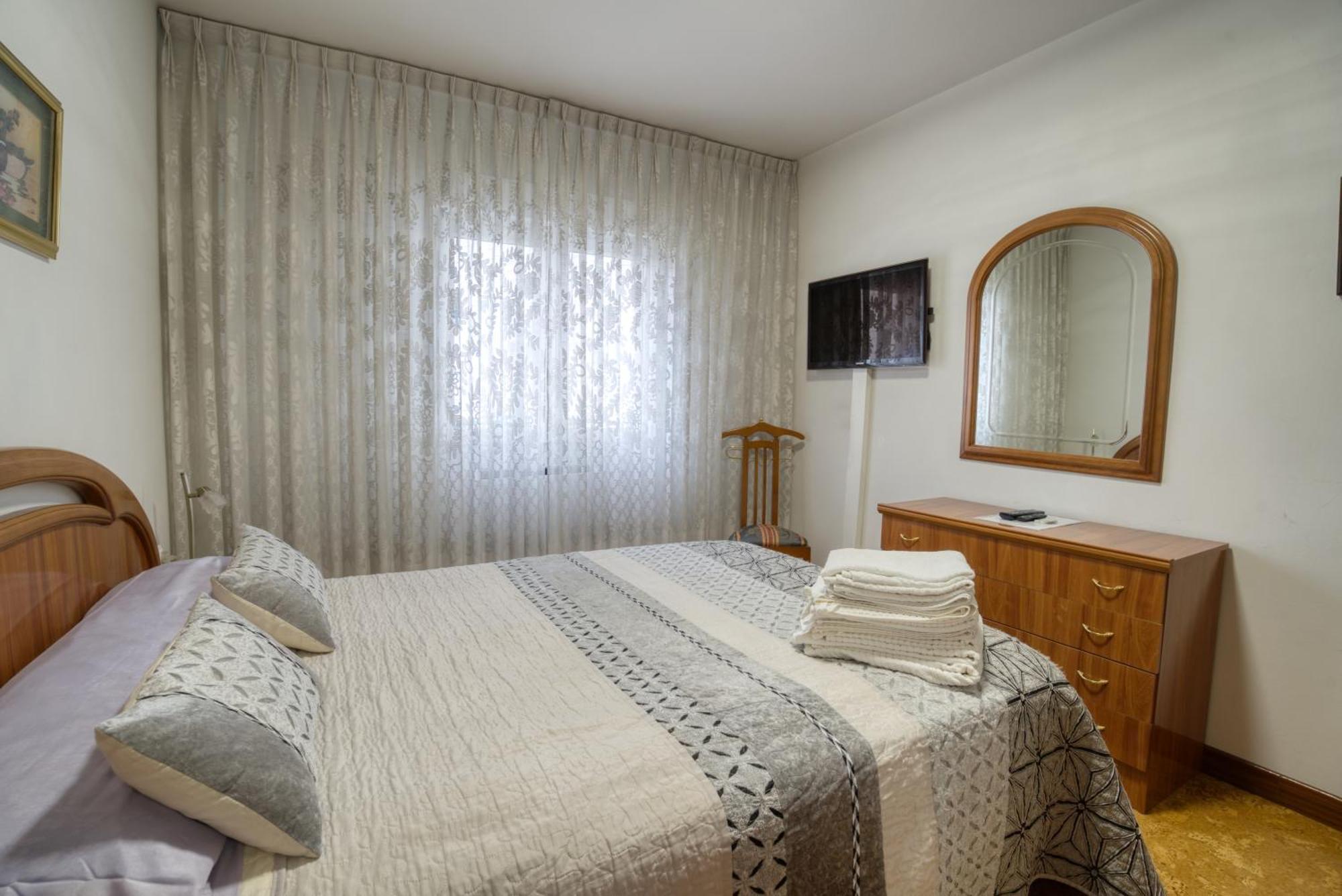 Apartamento Muy Amplio, Con Wifi Y A 12 Minutos Del Centro Gijón Eksteriør bilde